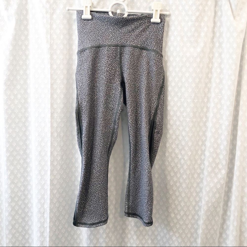 LULULEMON • Train times crop fractal alpine SIZE 2 - Picture 2 of 7